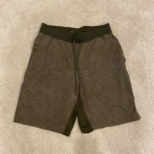 Men’s Lululemon T.H.E. Short 9" Linerless Gravel Dust Dark Olive Medium